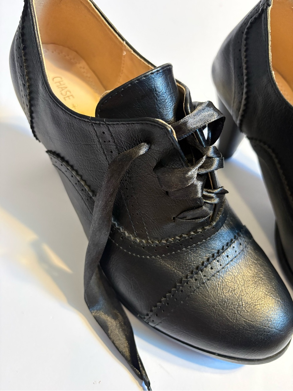 Chase + Chloe Black Vintage Wingtip Oxford Ribbon cone heels Size 10 fit smaller - Picture 4 of 15